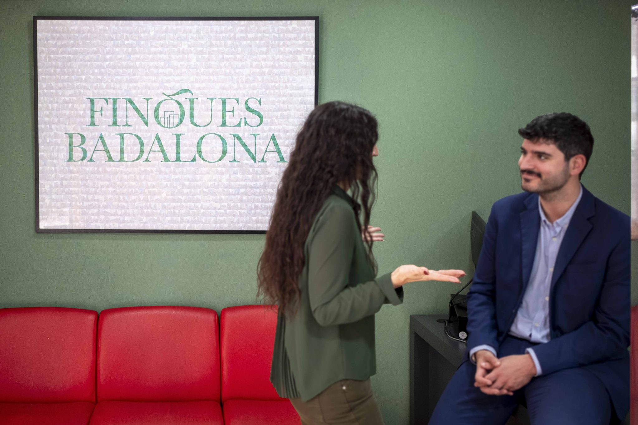 Fotografía profesional de negocios de diferentes servicios de Finques Badalona